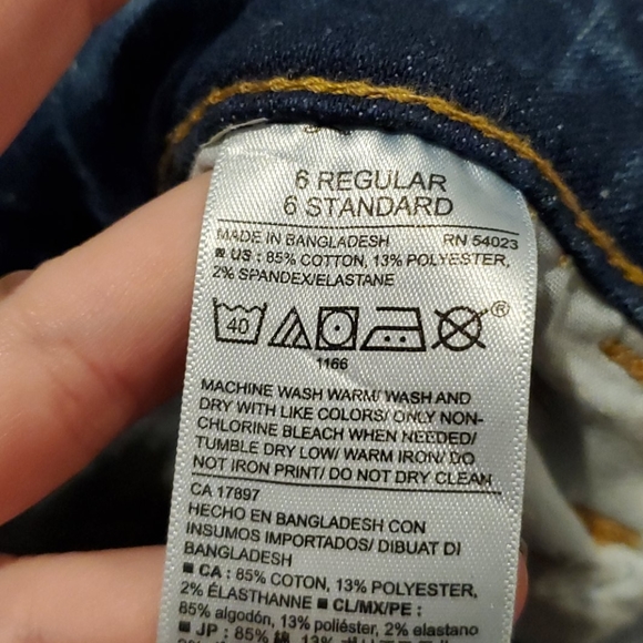 Old Navy Distressed Jeans - Picture 3 of 4